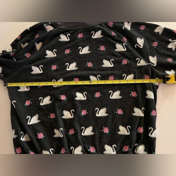 WILDFOX reverse fleece black sweatshirt white swans pink roses graphic sz XS - Picture 5 of 7